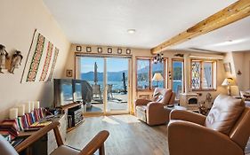 Dock'S End Floating Home